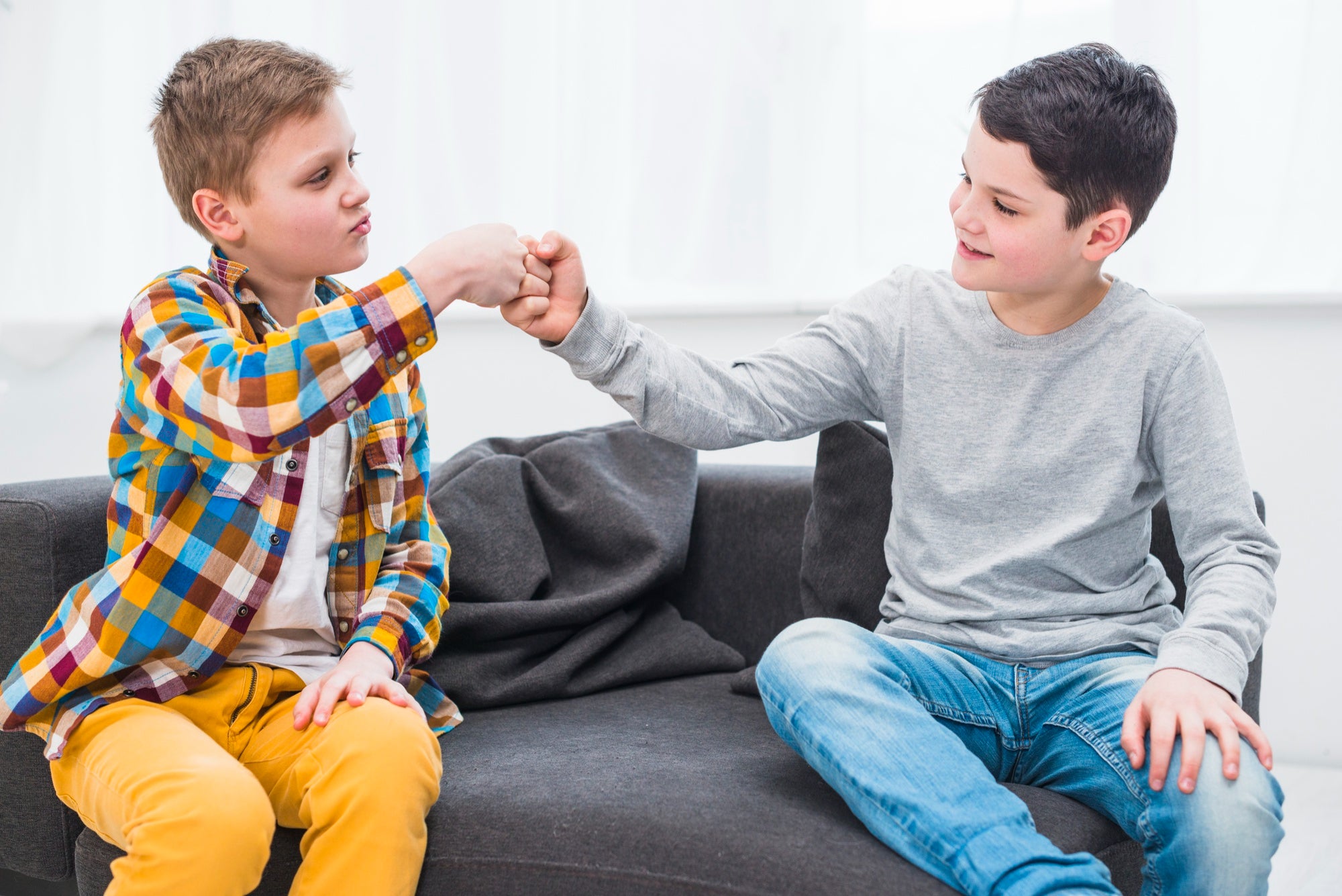 How do parents advise handling teenage peer pressure?